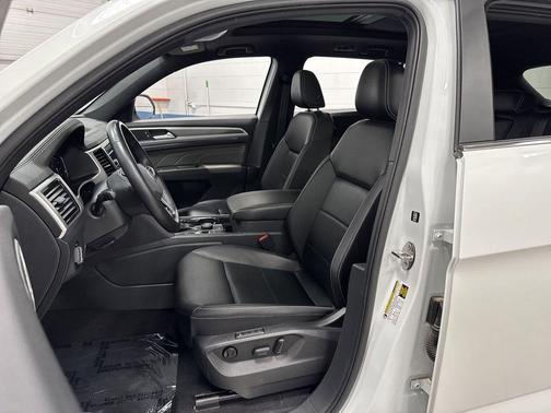 2022 Volkswagen Atlas Cross Sport 3.6L V6 SEL R-Line
