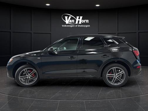 Mythos Black Metallic 2024 Audi Q5 e 55 S line Premium Plus
