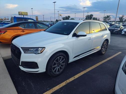 2022 Audi Q7 45 Premium Plus