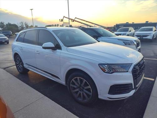 2022 Audi Q7 45 Premium Plus