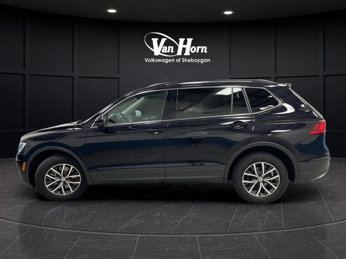 Deep Black Pearl 2019 Volkswagen Tiguan 2.0T SE 4MOTION