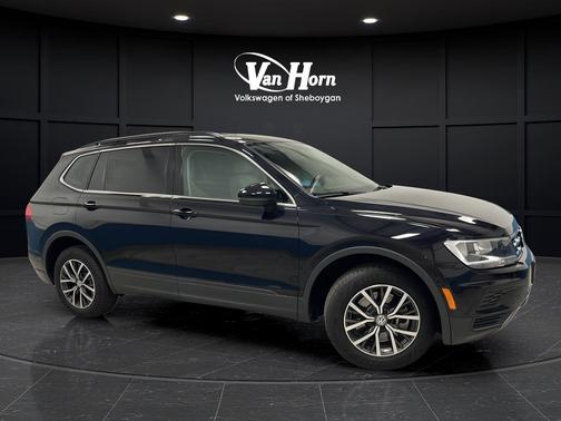 Deep Black Pearl 2019 Volkswagen Tiguan 2.0T SE 4MOTION