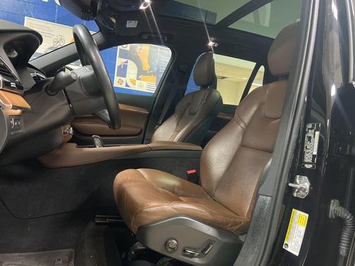 2021 Volvo XC90 Recharge Plug-In Hybrid T8 Inscription Expression 7 Passenger