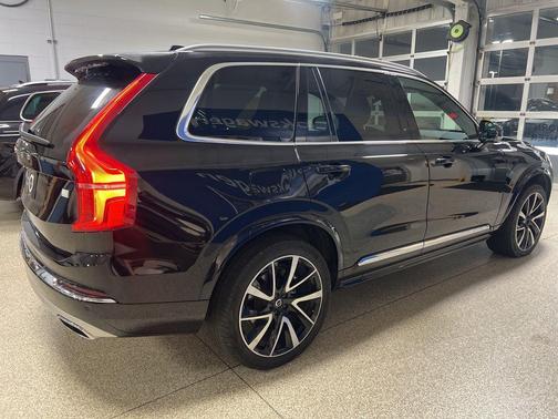 2021 Volvo XC90 Recharge Plug-In Hybrid T8 Inscription Expression 7 Passenger