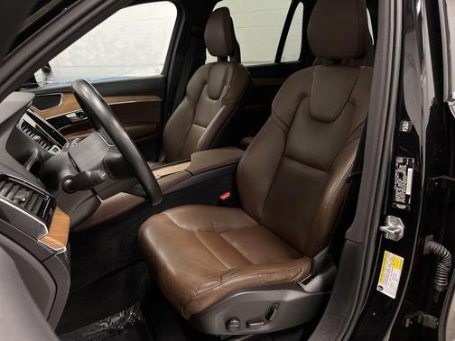 2021 Volvo XC90 Recharge Plug-In Hybrid T8 Inscription Expression 7 Passenger