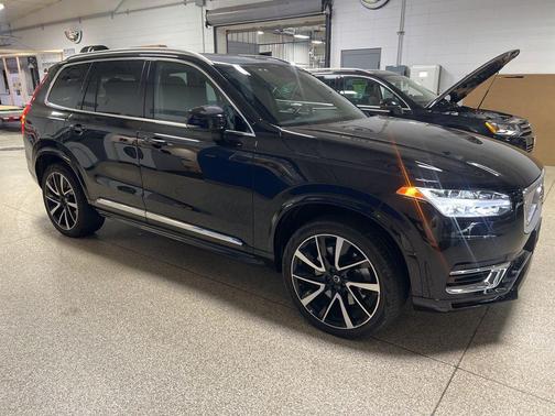 2021 Volvo XC90 Recharge Plug-In Hybrid T8 Inscription Expression 7 Passenger