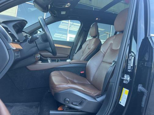 2021 Volvo XC90 Recharge Plug-In Hybrid T8 Inscription Expression 7 Passenger