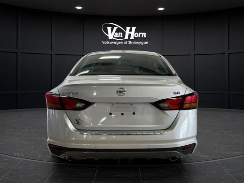 Brilliant Silver Metallic 2021 Nissan Altima SR FWD