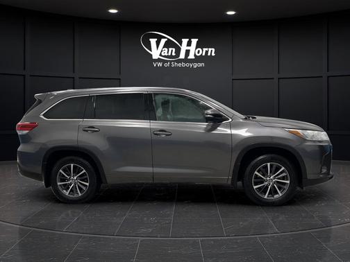 Predawn Gray Mica 2017 Toyota Highlander XLE