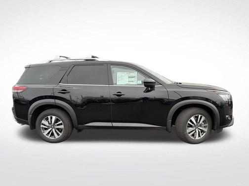 2025 Nissan Pathfinder SL 4WD