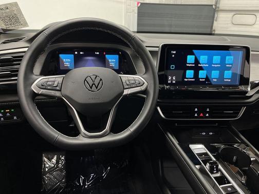 2024 Volkswagen Atlas Cross Sport 2.0T SE w/Technology 4MOTION