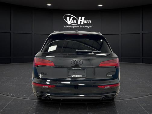 Mythos Black Metallic 2024 Audi Q5 e 55 S line Prestige