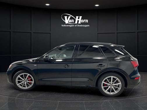 Mythos Black Metallic 2024 Audi Q5 e 55 S line Prestige