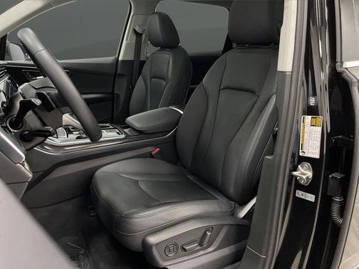 2023 Audi Q7 55 Premium