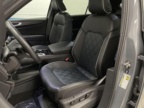 2024 Volkswagen Atlas Cross Sport 2.0T SEL Premium