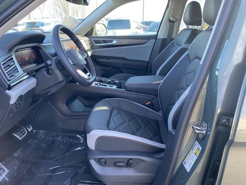 2025 Volkswagen Atlas 2.0T Peak Edition