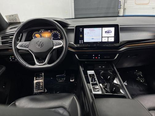 2024 Volkswagen Atlas Cross Sport 2.0T SEL Premium