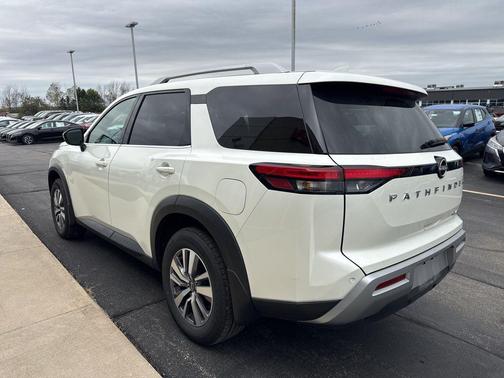 2022 Nissan Pathfinder SL 4WD