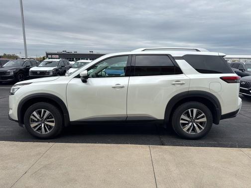 2022 Nissan Pathfinder SL 4WD