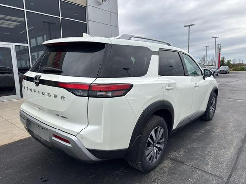 2022 Nissan Pathfinder SL 4WD
