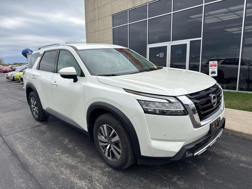 2022 Nissan Pathfinder SL 4WD