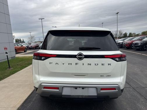 2022 Nissan Pathfinder SL 4WD