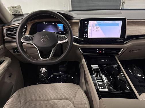 2024 Volkswagen Atlas 2.0T SE w/Technology 4MOTION