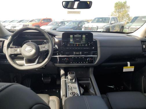 2025 Nissan Pathfinder SL 4WD