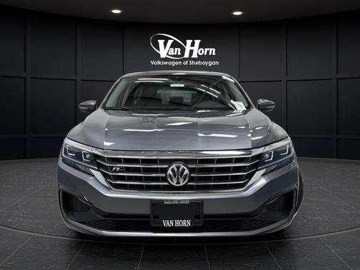 Platinum Gray Metallic 2020 Volkswagen Passat 2.0T R-Line