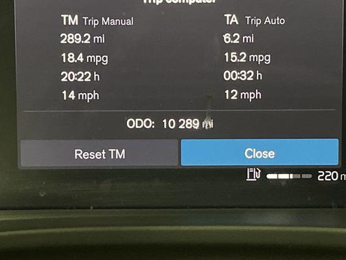 2024 Volvo XC40 B5 Plus Bright Theme