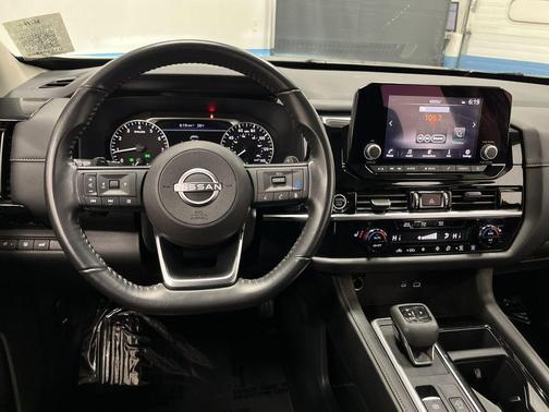 2024 Nissan Pathfinder SV 4WD