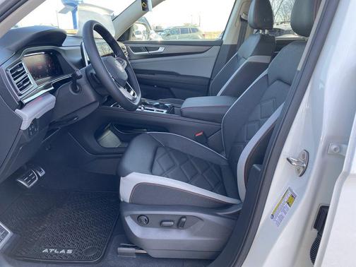 2025 Volkswagen Atlas 2.0T Peak Edition