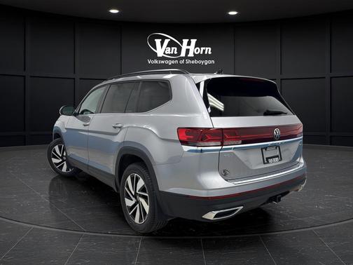 Silver Mist Metallic 2024 Volkswagen Atlas 2.0T SE w/Technology 4MOTION