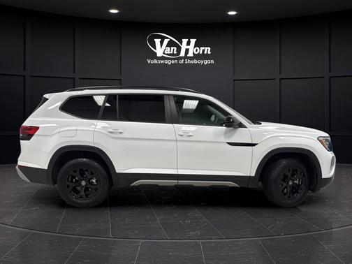 2024 Volkswagen Atlas 2.0T SE w/Technology 4MOTION