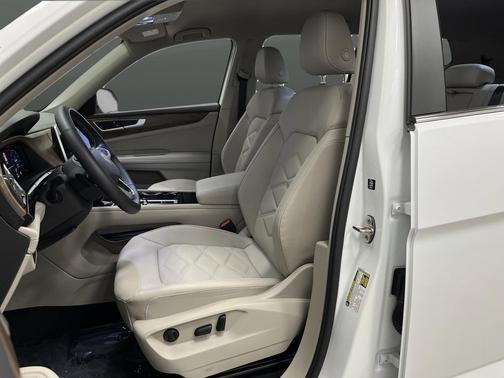 2024 Volkswagen Atlas 2.0T SE w/Technology 4MOTION