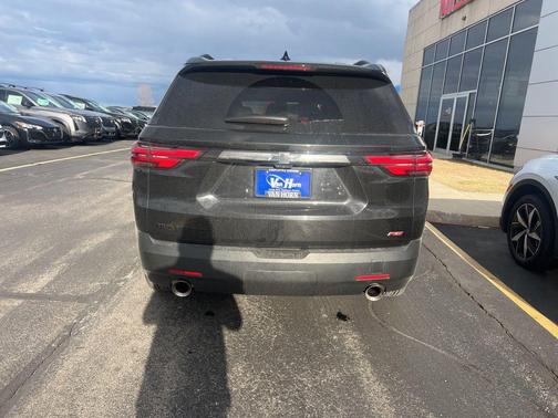 Mosaic Black Metallic 2023 Chevrolet Traverse RS