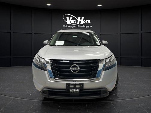 Brilliant Silver Metallic 2025 Nissan Pathfinder SV 4WD