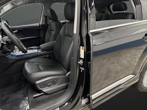 2023 Audi Q7 55 Premium Plus