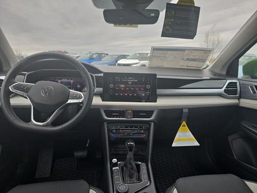 2025 Volkswagen Taos 1.5T SEL
