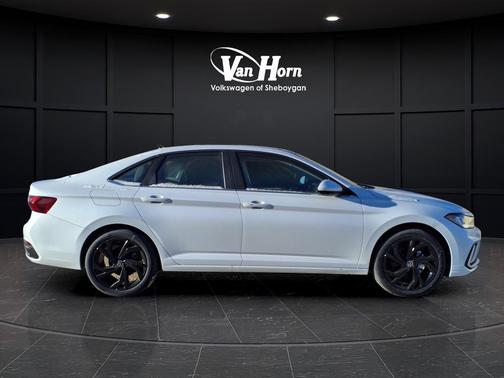 Opal White Pearl 2026 Volkswagen Jetta 1.4T SE