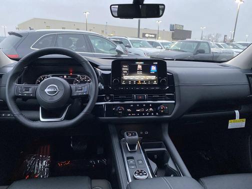 2025 Nissan Pathfinder SL 4WD