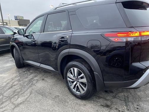 2025 Nissan Pathfinder SL 4WD