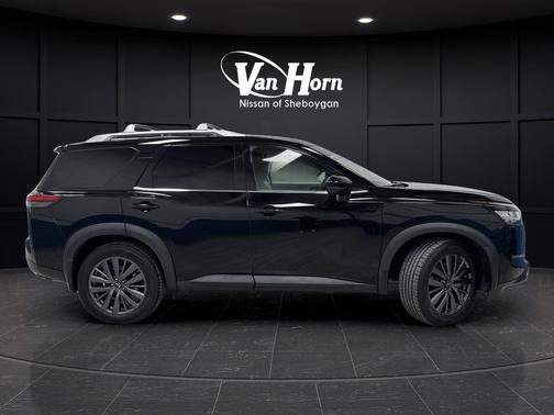 2022 Nissan Pathfinder SL 2WD