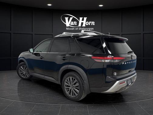 2022 Nissan Pathfinder SL 2WD
