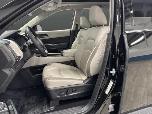 2022 Nissan Pathfinder SL 2WD