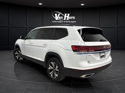 Pure White 2024 Volkswagen Atlas 2.0T SE