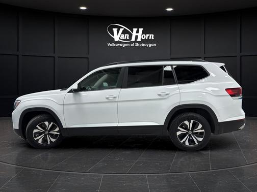 Pure White 2024 Volkswagen Atlas 2.0T SE