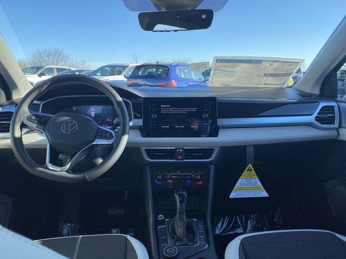 2025 Volkswagen Taos 1.5T SE