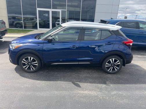 Deep Blue Pearl/Fresh Powder 2019 Nissan Kicks SR