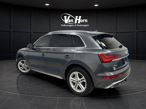 Daytona Gray Pearl Effect 2024 Audi Q5 55 S line Premium Plus